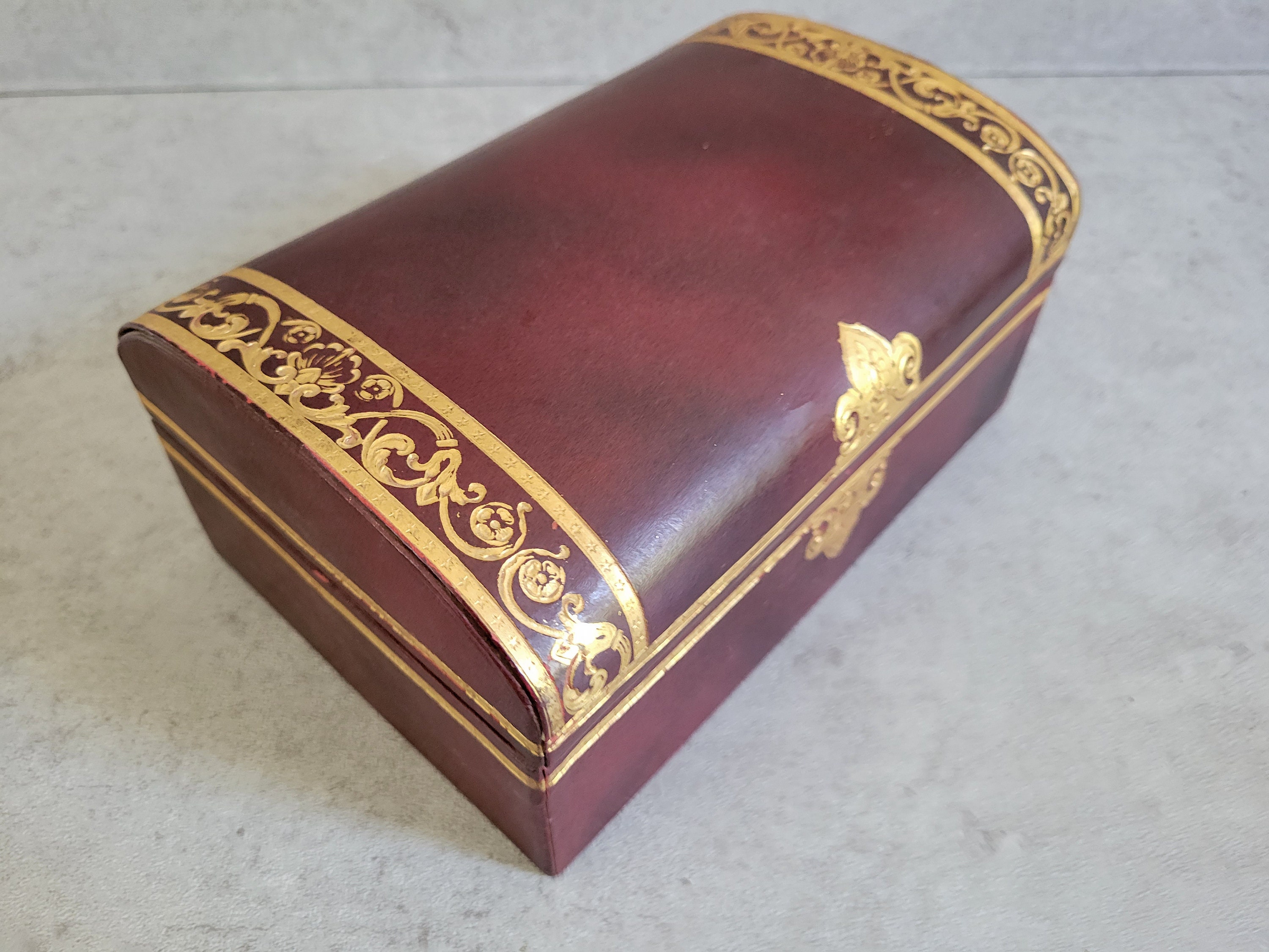 Boîte à Bijoux Vintage En Forme De Fauteuil - Simili Cuir Rouge Bordeaux, Occasion