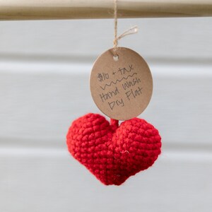 Gehäkelte rosa und rote Herz Keychain