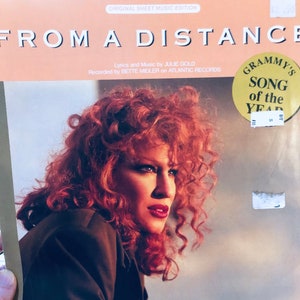 From A Distance 楽譜...ベット・ミドラー...グラミー賞最優秀楽曲...ジュリー・ゴールド作曲・作詞...ウォールアート