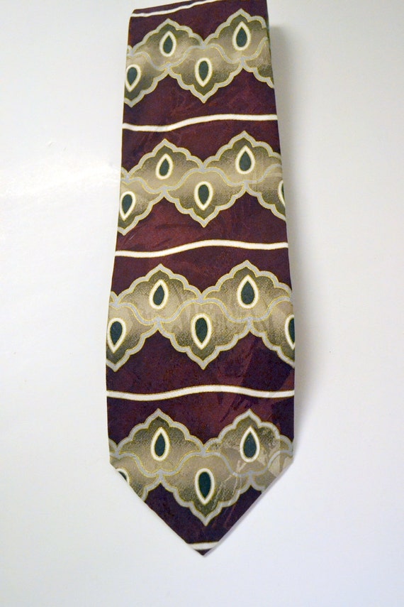 Oleg Cassini Silk Necktie....Vintage Men's Necktie