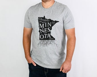 Chemise Minnesota, chemise Minnesota Roots, cadeau pour amoureux du Minnesota, cadeau pour un habitant du Minnesota, fierté de l'État, Up North, Up North Shirt, chemise Cabin, MN