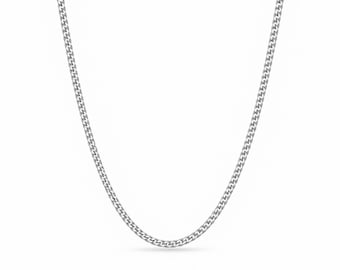 Può includere: Una collana a catena in metallo color argento caratterizzata da un classico design a maglia gourmette. La collana è composta da piccoli anelli ovali uniformi e intrecciati che creano un filo liscio, continuo e flessibile con finitura lucida.