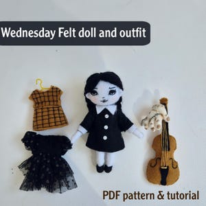 Modello di cucito per bambola in feltro del mercoledì: bambola fai da te da 5 pollici con violoncello e abiti (tutorial PDF)