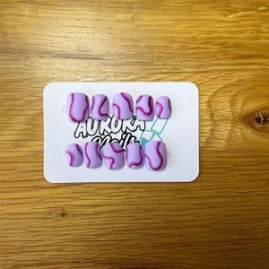 Handmade Purple Groove Press-On Nails – Matte Pattern, Gel False Nails (Set of 10)