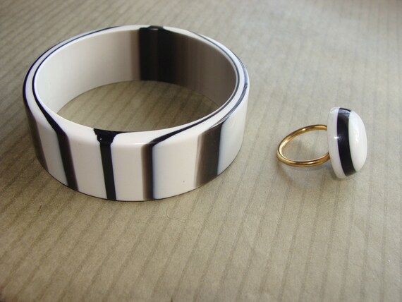 Vintage Lucite Ring and Bracelet Black and White - image 1