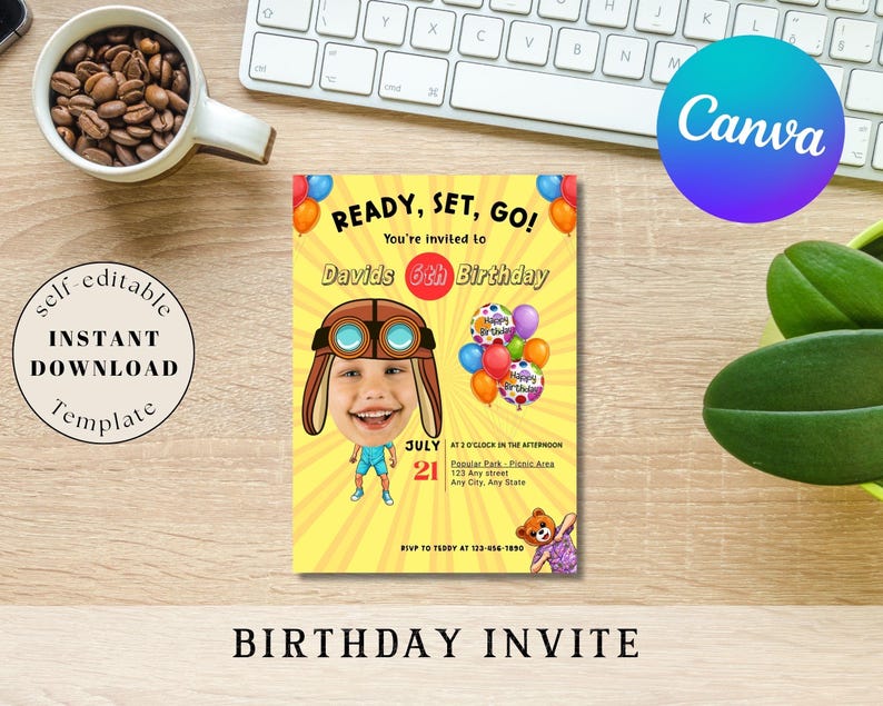 K&ouml;nnte beinhalten: Eine gelbe Geburtstagseinladung mit dem Text "READY, SET, GO!" und "Davids 6. Geburtstag". Die Einladung zeigt eine Cartoon-Illustration eines Kindes mit Pilotenm&uuml;tze und Brille, zusammen mit Luftballons und einem Teddyb&auml;ren.
