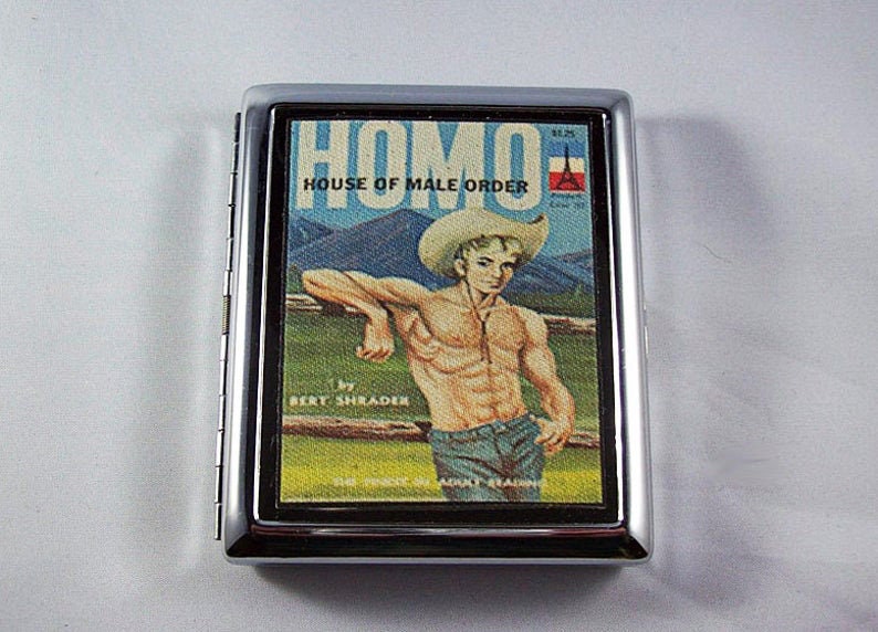 gay pulp wallet retro beefcake pin up vintage cigarette case ID tote kitsch immagine 1