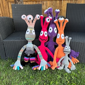 Glarn the Alien Crochet Pattern • Amigurumi Plush Toy PDF • Alien Amigurumi Pattern • Space Creature Crochet Tutorial •  Stuffed Animal