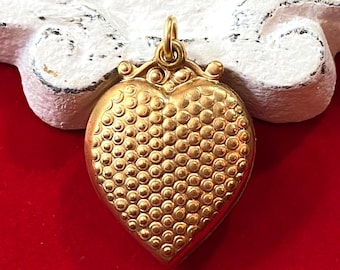 Vintage Brass Heart Charm, Stippled Victorian Design, Puffy Pendant (2pc)