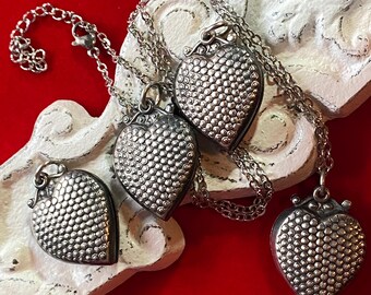 Collar vintage con colgante de corazón de plata, estilo victoriano punteado, cadena de acero inoxidable.