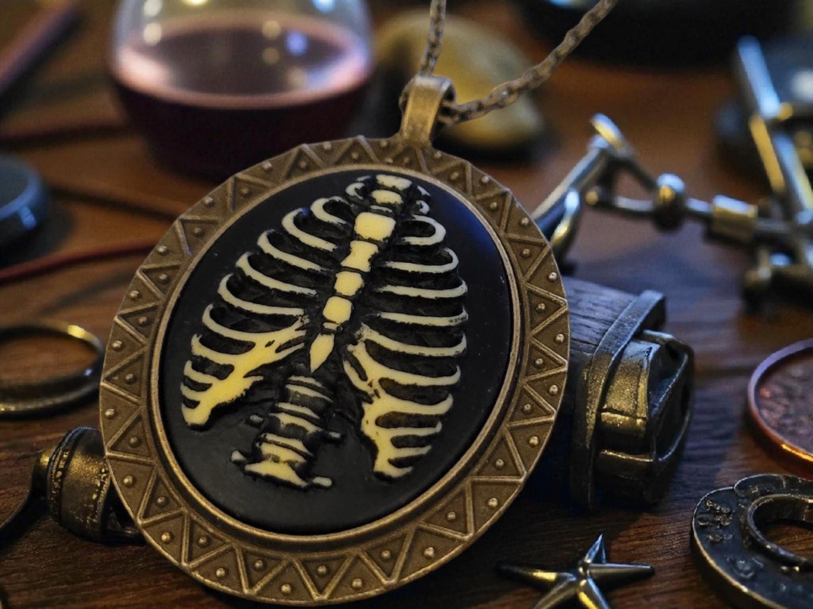 Anatomical Cameo Necklace - Thumbnail 3