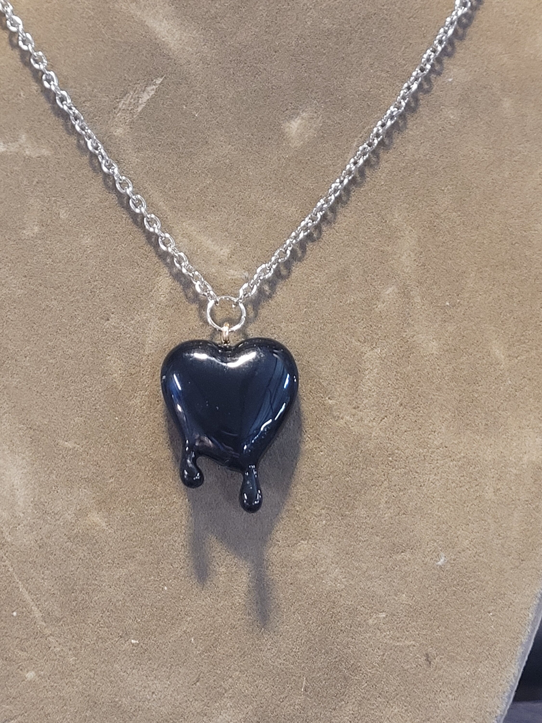 Drippy Ink Black Heart Pendant Necklace - Thumbnail 2