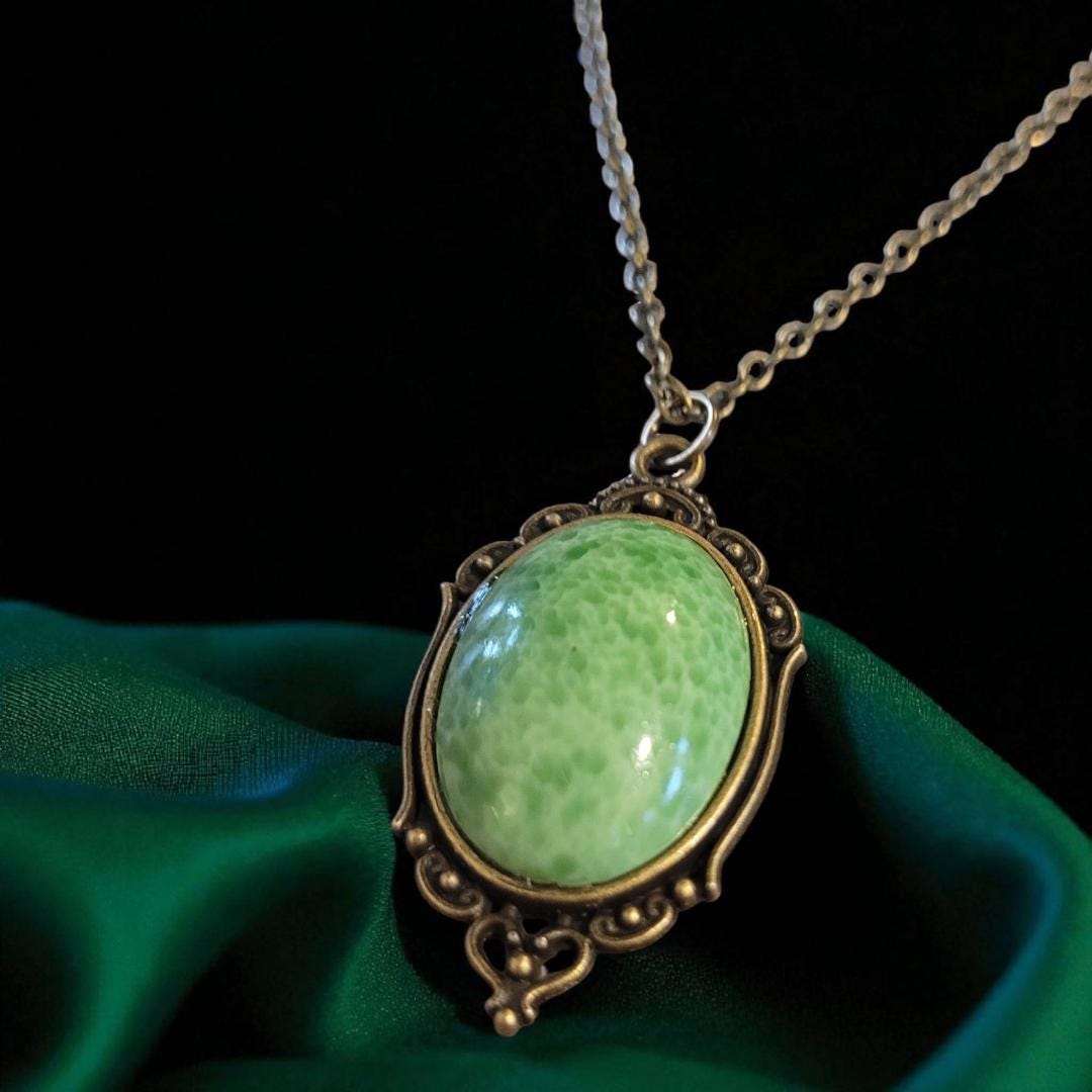 Bubble Green - Vintage Japanese Glass Necklace - Thumbnail 2