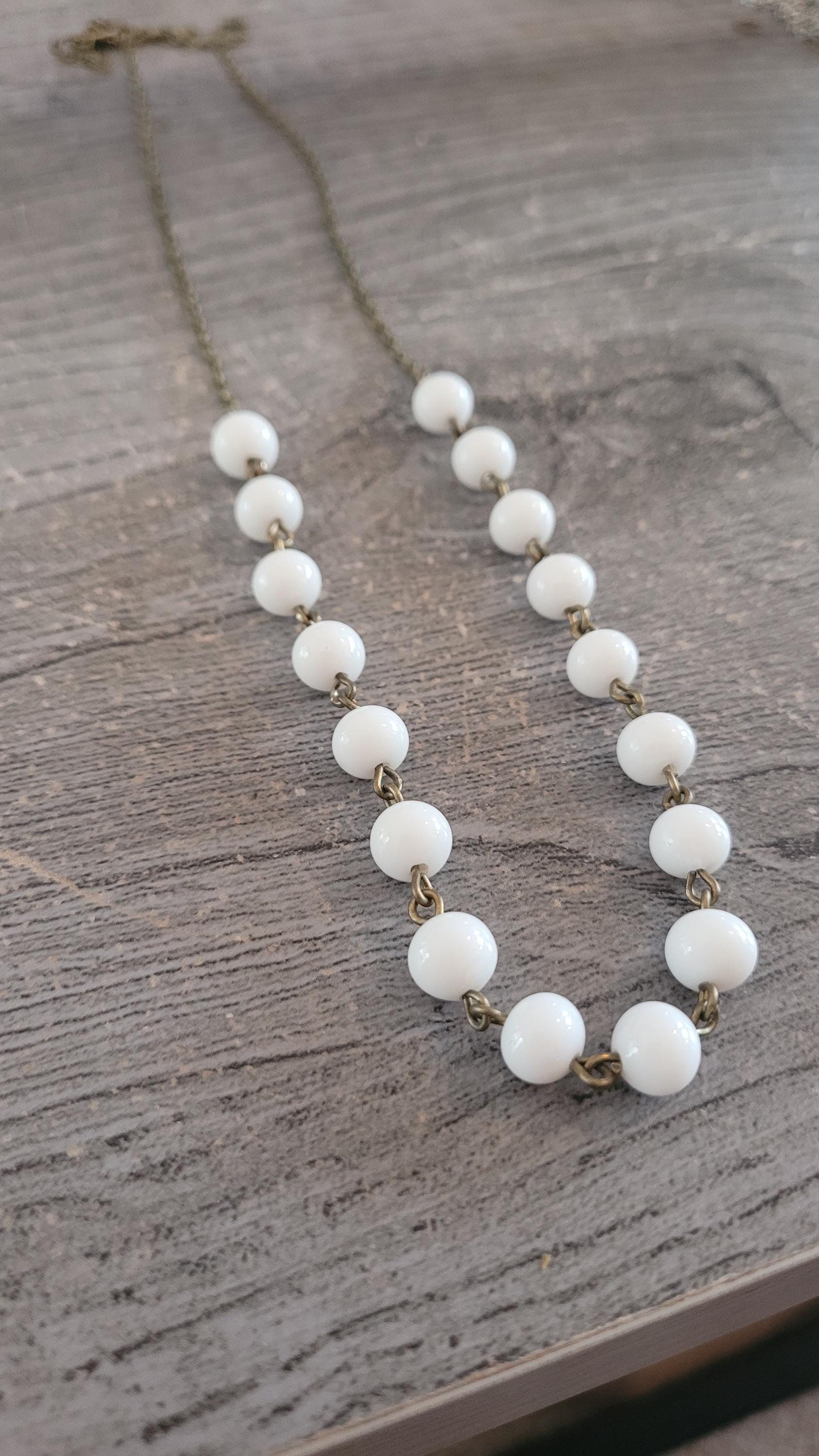 White beaded Necklace - Vintage Japanese made beads - Thumbnail 5