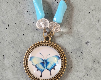 Butterfly in bronze cabochon necklace with vintage beads