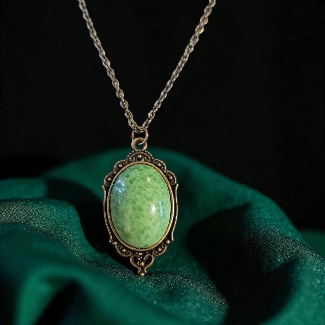 Bubble Green - Vintage Japanese Glass Necklace