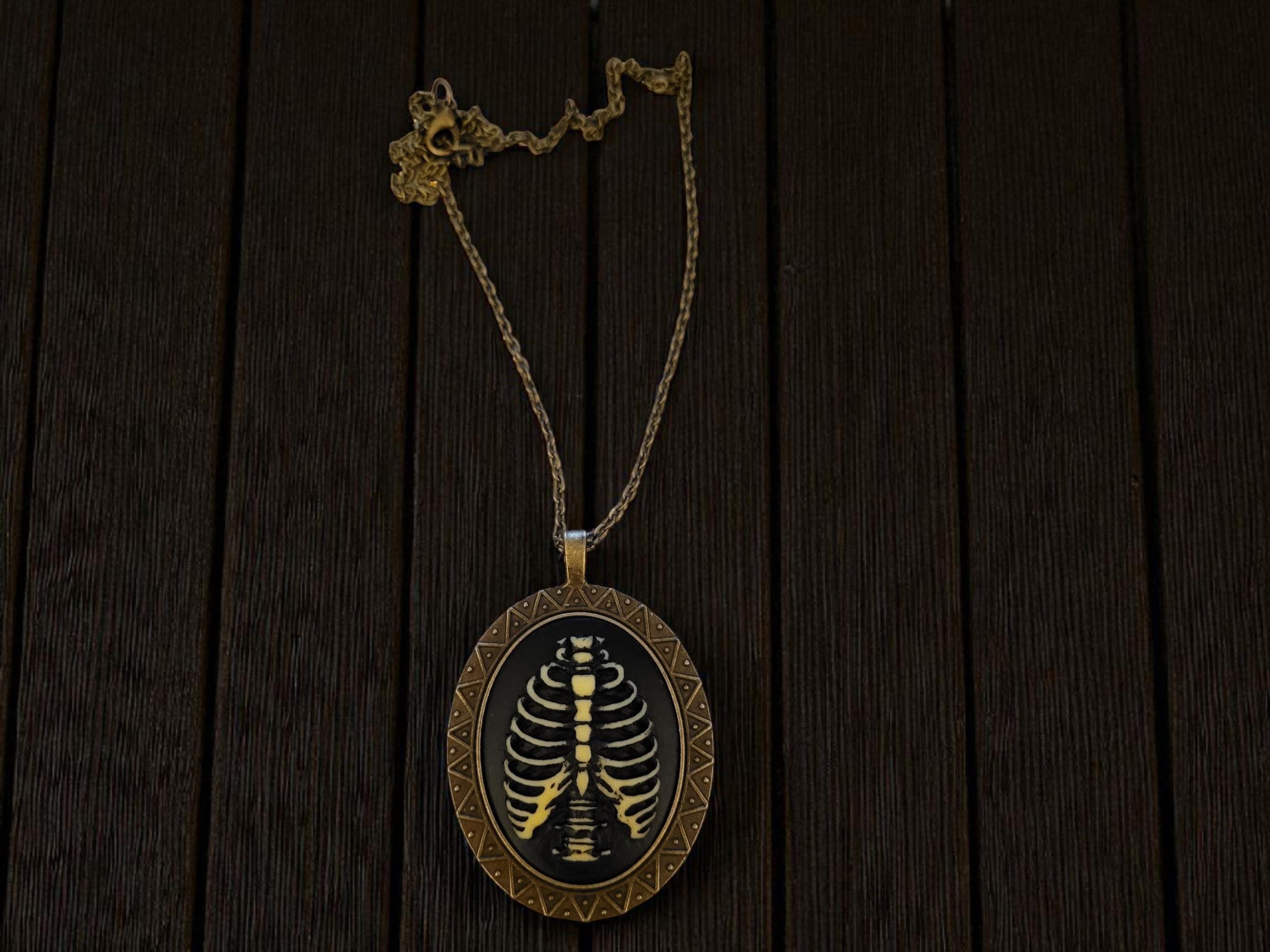 Anatomical Cameo Necklace - Thumbnail 2