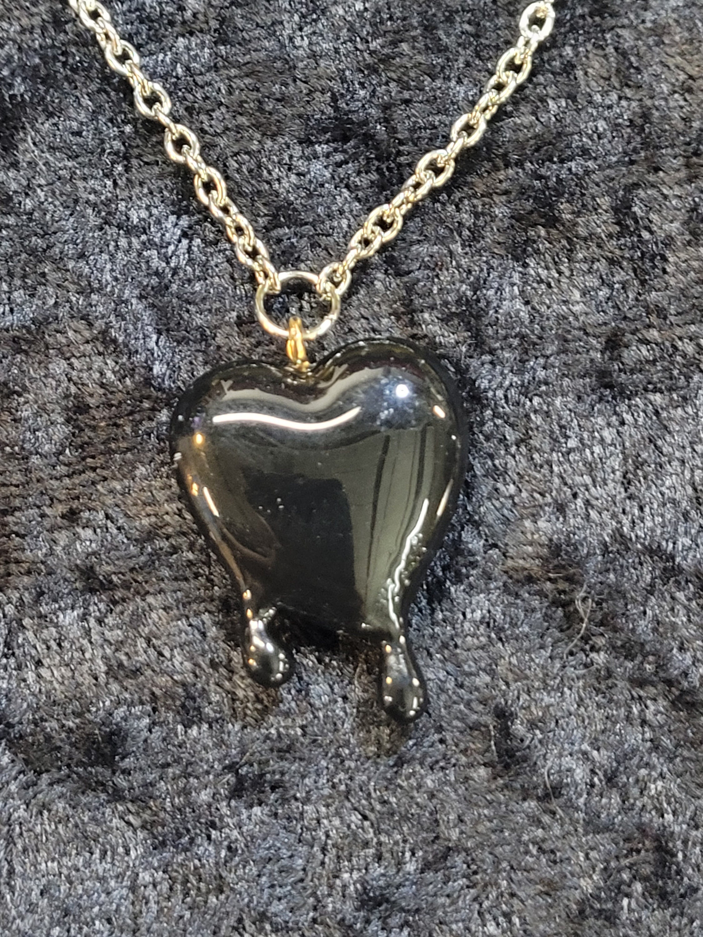 Drippy Ink Black Heart Pendant Necklace - Thumbnail 5