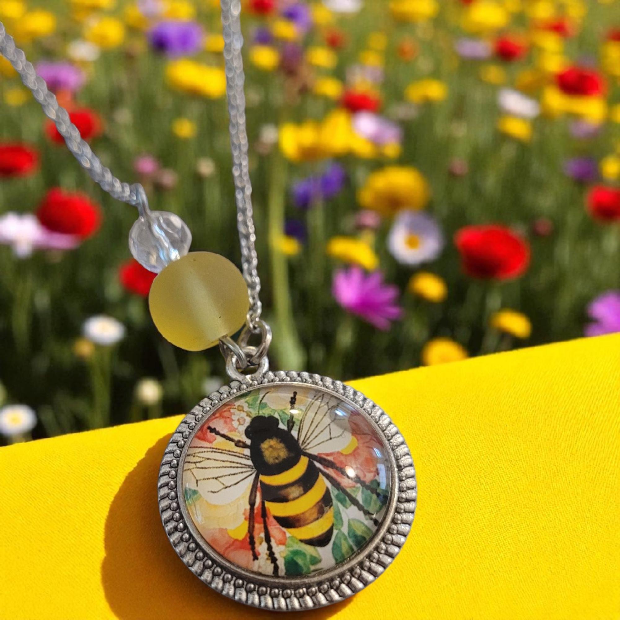 Bumblebee cabochon necklace - Thumbnail 4