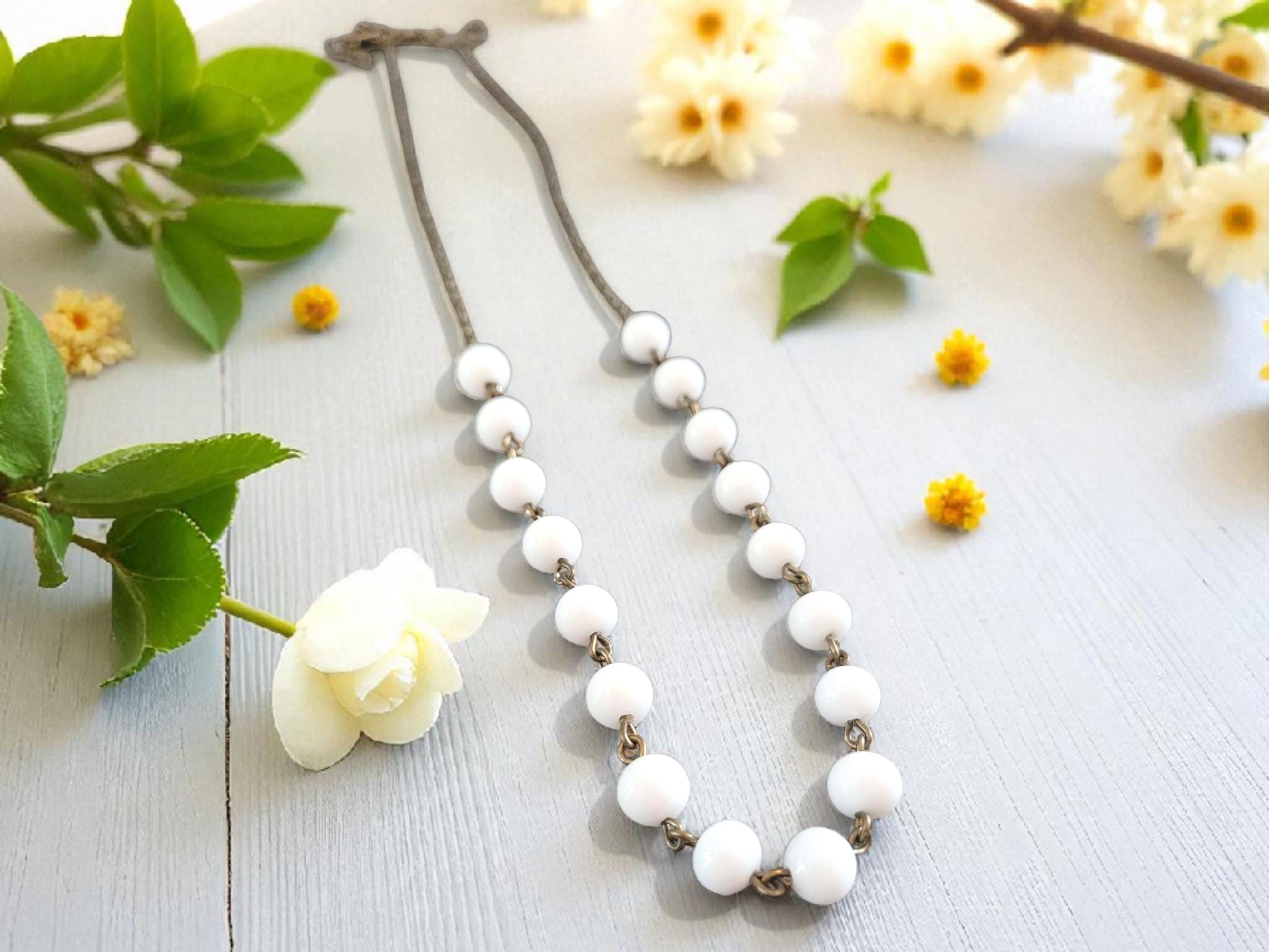 White beaded Necklace - Vintage Japanese made beads - Image 1