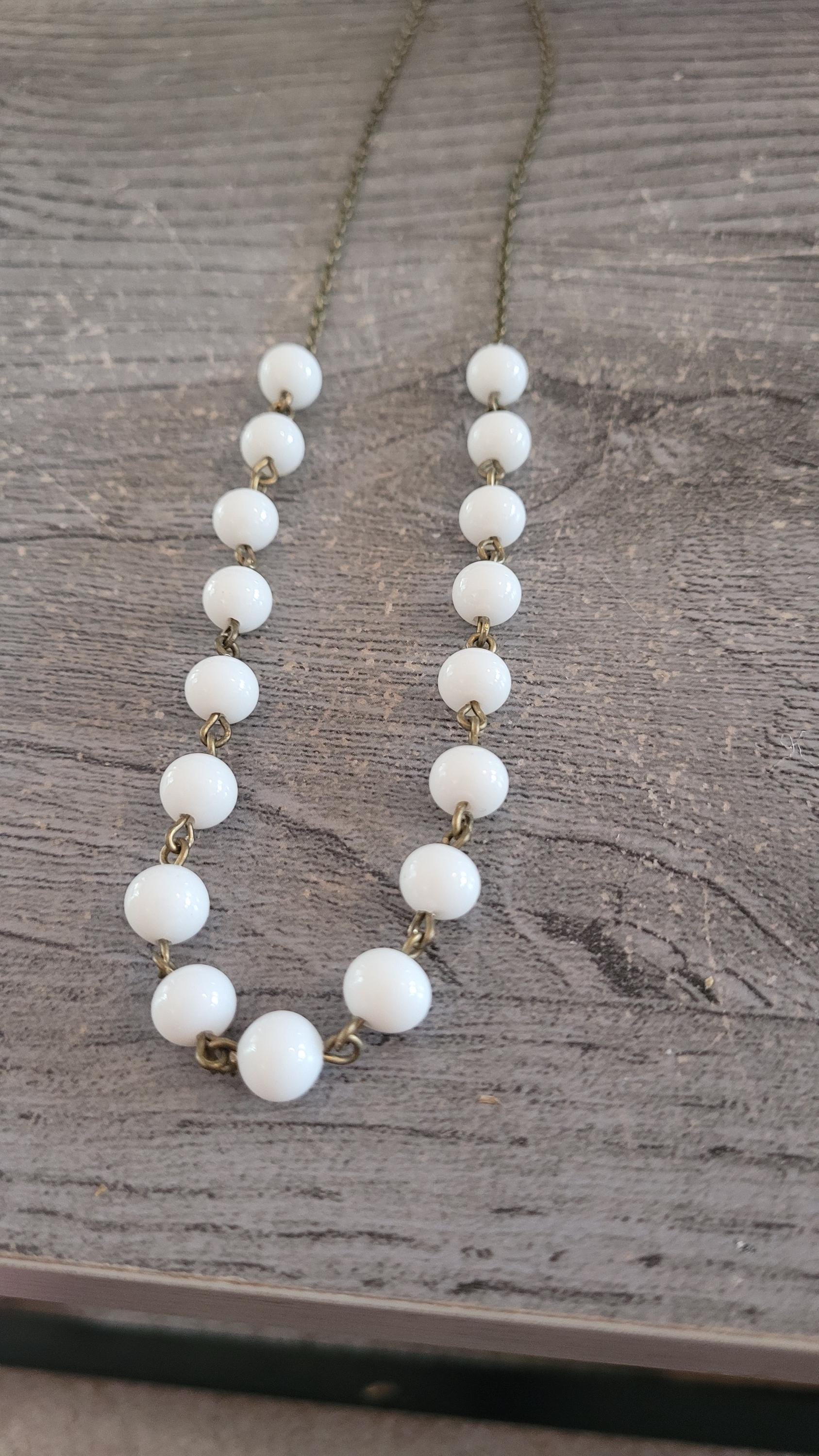 White beaded Necklace - Vintage Japanese made beads - Thumbnail 6