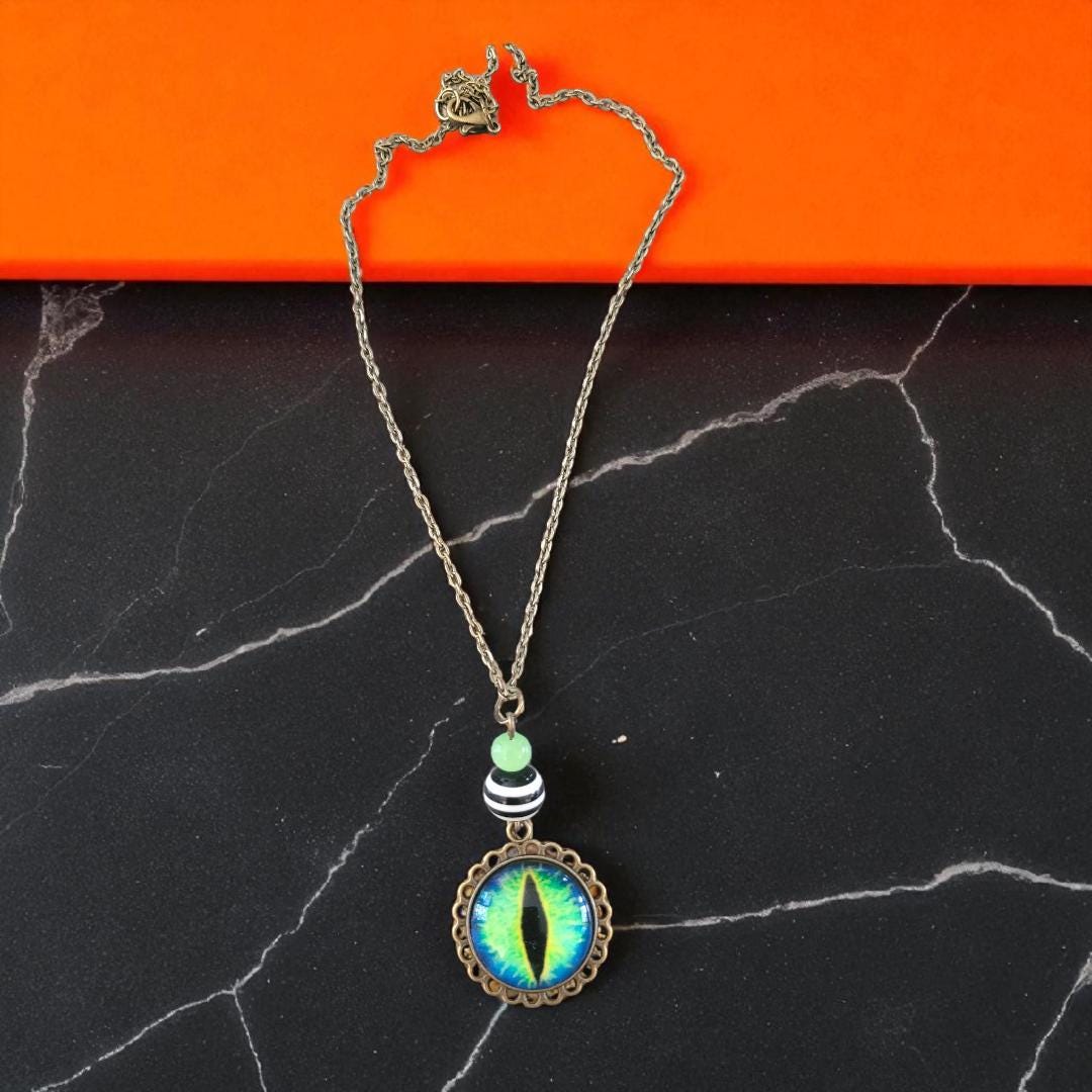 Monster Lizard Eye cabochon necklace - Thumbnail 3