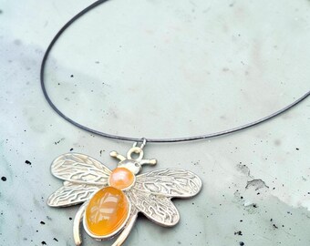 Bumblebee Honey Agate Stone Wire Choker Necklace