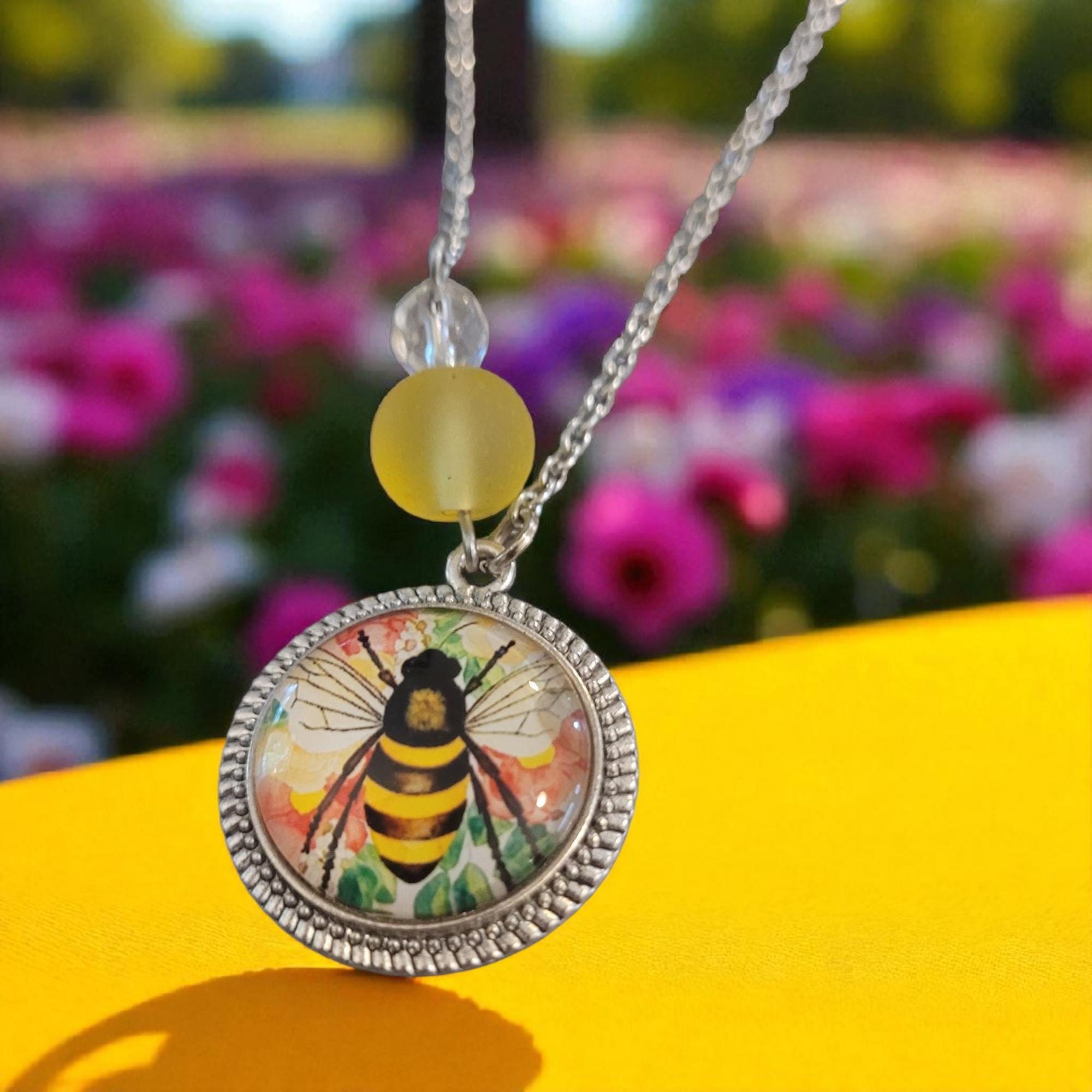 Bumblebee cabochon necklace - Thumbnail 3