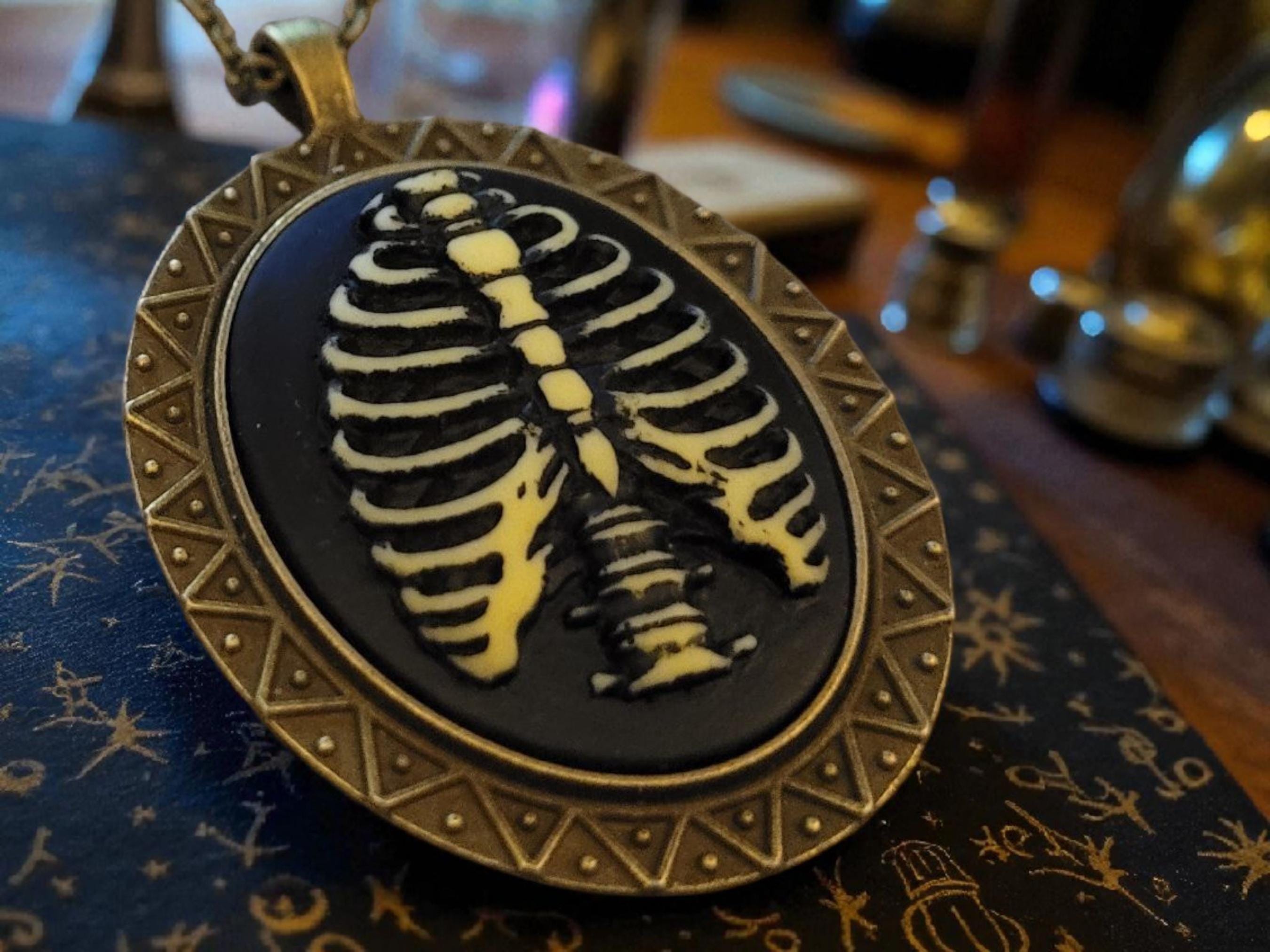 Anatomical Cameo Necklace - Thumbnail 4