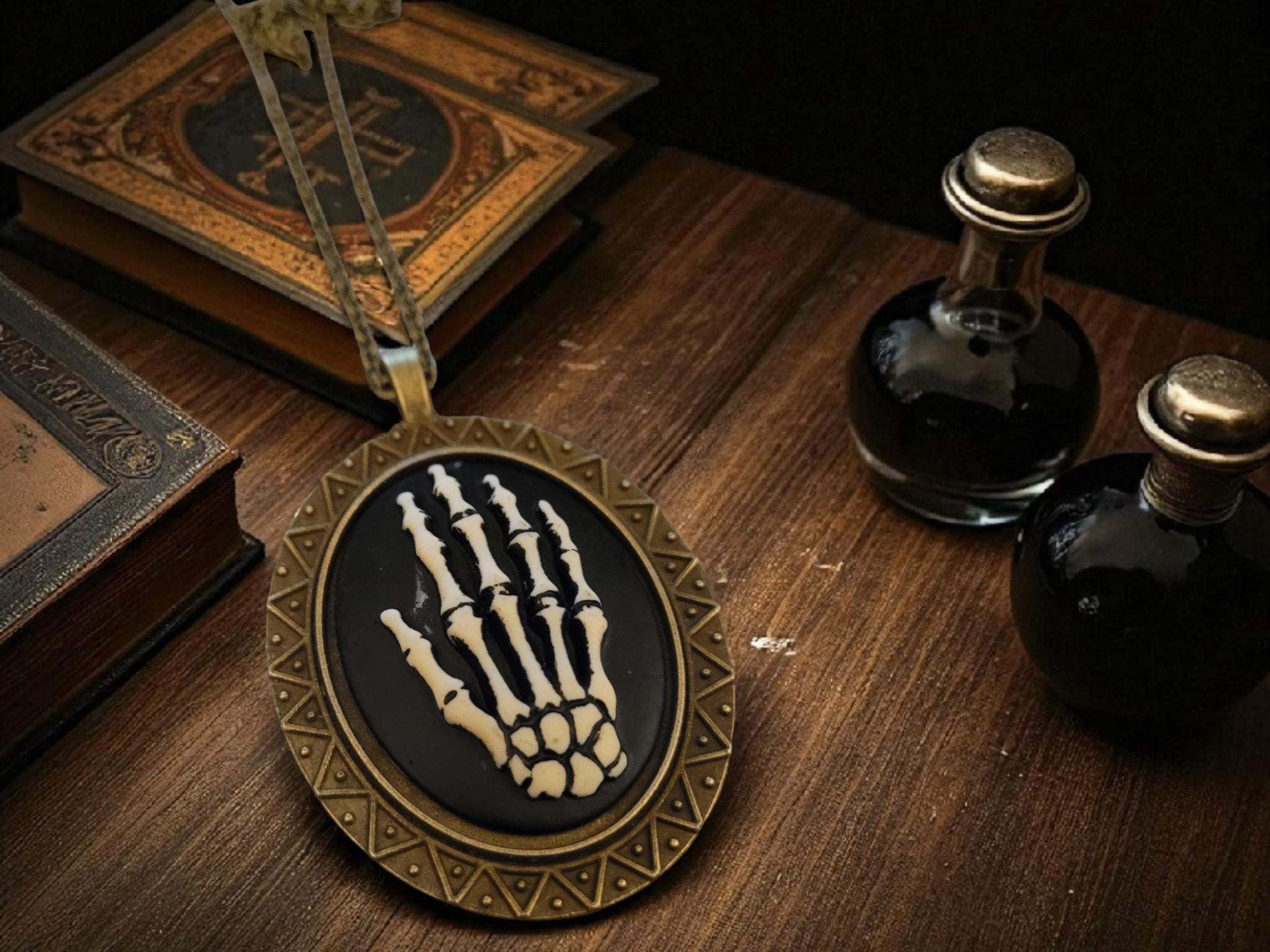 Anatomical Cameo Necklace - Thumbnail 7