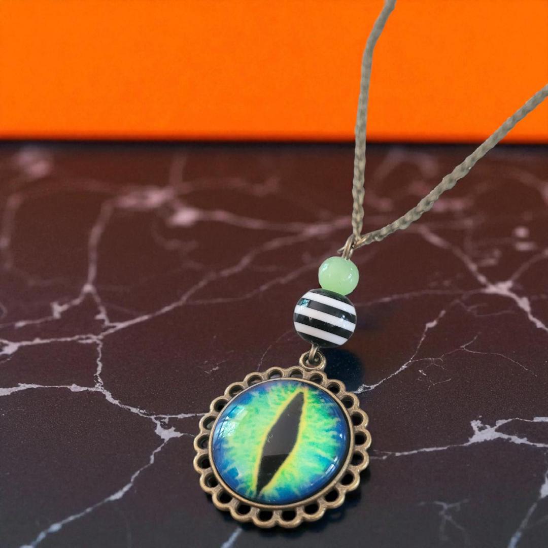 Monster Lizard Eye cabochon necklace - Thumbnail 4