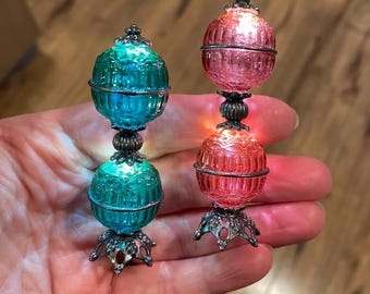 Miniature double globe lamp, vintage style double sphere/double lighted lamp, 2 colors to choose from, battery powered 1:12 scale lamp.