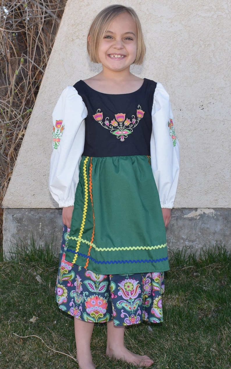 Girls Polish embroidered National Folk Costume dress, Eastern European, Heritage days, International, traditional Floral Poland outfit, image 6