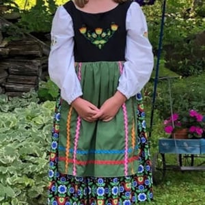 Girls Polish embroidered National Folk Costume dress, Eastern European, Heritage days, International, traditional Floral Poland outfit, image 3