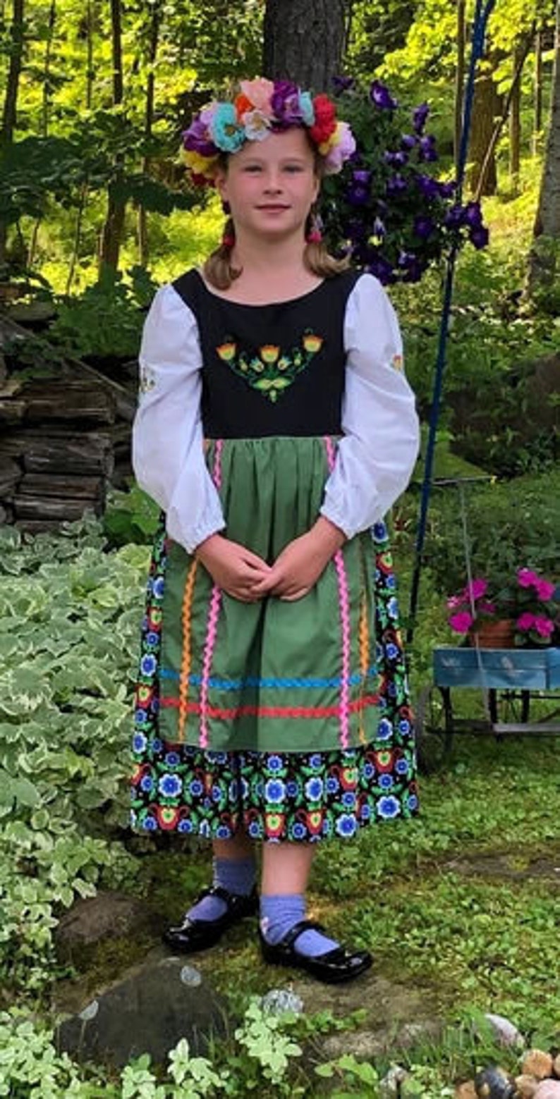 Girls Polish embroidered National Folk Costume dress, Eastern European, Heritage days, International, traditional Floral Poland outfit, image 3