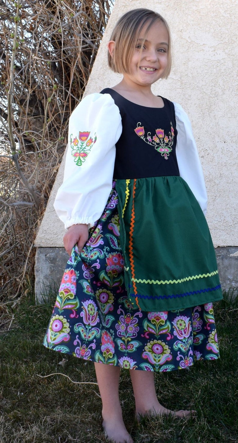 Girls Polish embroidered National Folk Costume dress, Eastern European, Heritage days, International, traditional Floral Poland outfit, image 9