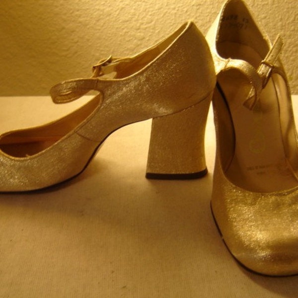 60s VINTAGE GOLD LAME MARY JANES by COQUETTES SZ 5
