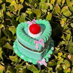 Caja de baratijas con forma de corazón de estilo vintage en forma de tarta de imitación verde/caja de joyería con forma de tarta de imitación