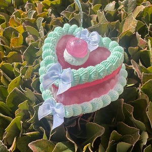 Joyero de resina con forma de corazón rojo con forma de tarta falsa/ Joyero de resina con forma de tarta falsa/ Joyero de resina con forma de cereza