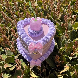 Joyero de pastel falso con forma de corazón rosa y morado suave/ Joyero de pastel falso/ Joyero de pastel