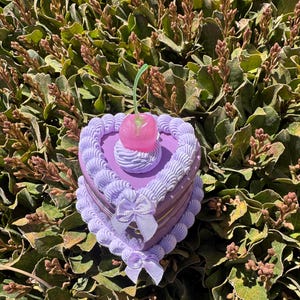 Caja de baratijas con forma de corazón estilo vintage con forma de tarta falsa y caja de joyería con forma de tarta falsa Purple Dream