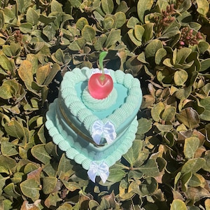 Joyero de pastel falso con forma de corazón verde suave/ Joyero de pastel falso/ Joyero de pastel