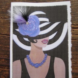 Tarjeta de notas con una dama étnica Art Decó con sombrero negro, blanco y morado
