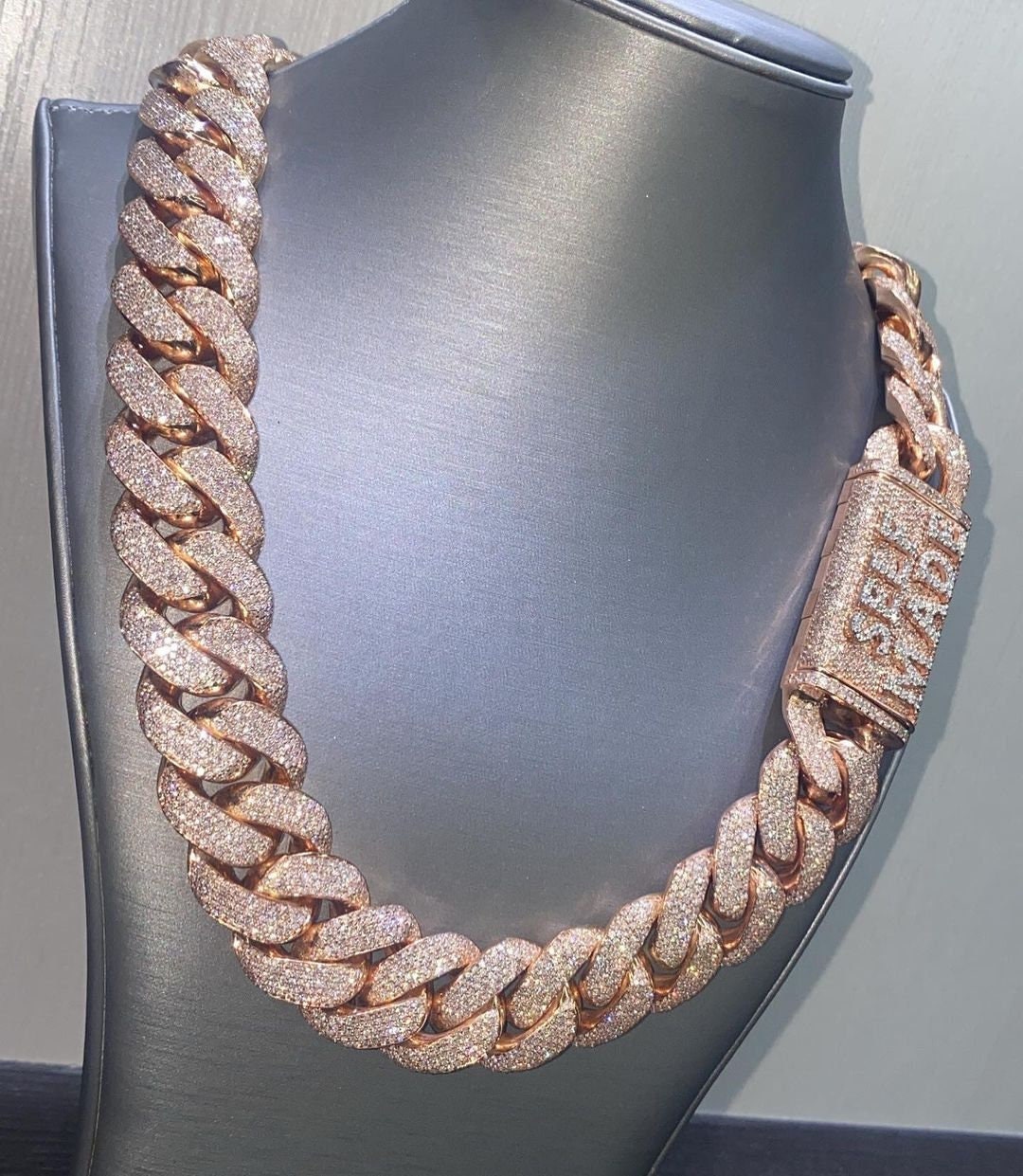 22mm Ice Out VVS1 Moissanite Diamond Cuban Link Chain Men's 22mm Ice Out VVS1 Moissanite Diamond Cuban Link Chain Men's
