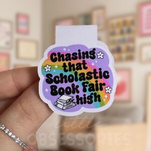 Chasing that Scholastic Book Fair Hoge magnetische bladwijzer, trendy, lezend, smut, boekennerd introvert, brave meiden lezen vuile boeken