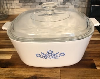 very rare 2 1/2 qt cornflower corningware casserole dish