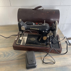 Antique Singer Portable Sewing Machine Model 128 - 1930s - Works!