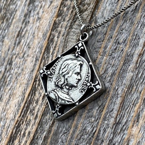Antiqued Pewter St Joan of Arc Medal Pendant on Necklace, Antique Replica of Rare French Medal, St Jeanne d&#39;Arc Medallion with Fleur de Lis