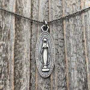 Medalla Milagrosa de la Virgen Maria con cadena / Miraculous Medal of the  Virgin Mary, with necklace – tamaño grande / large size