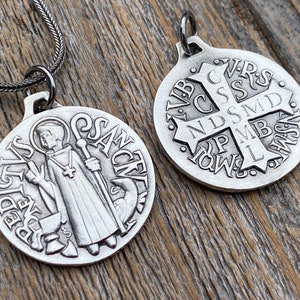 Sterling Silber Große französische St. Benedikt Medaille Anhänger Halskette, antike Replik des Künstler JB Medaillon, großer Heiliger Vater Saint Benedikt